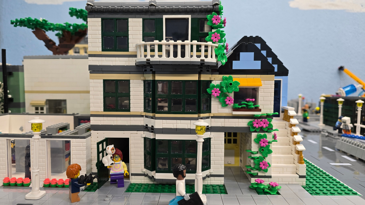 8 Creative LEGO Techniques from My Vet Clinic and Airbnb Builds